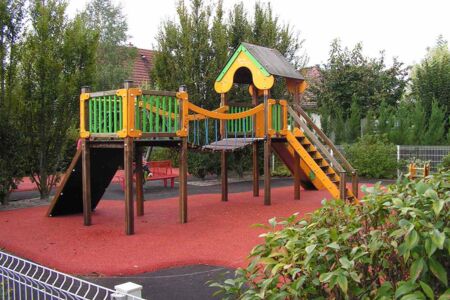 Aire de jeux pour les petits près du stade