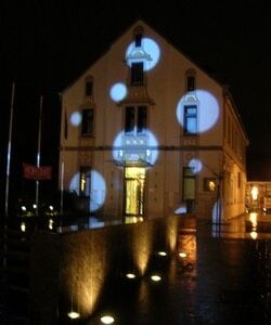 La nouvelle illumination de noël 2006 de la façade ouest de la mairie
